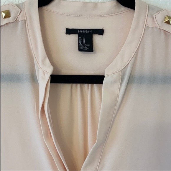Forever 21 Peach Blouse with Gold Studs - size M - Picture 4 of 5